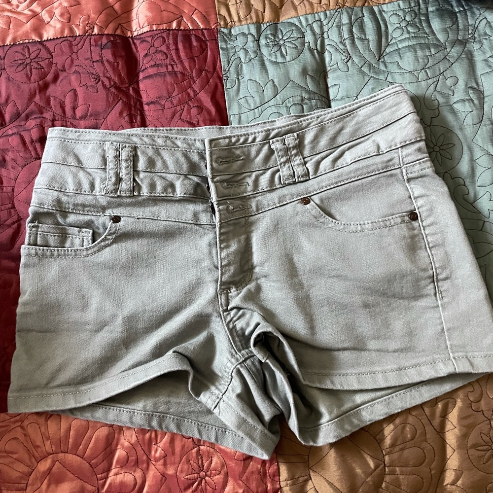 Highwasted Cameo Green Shorts